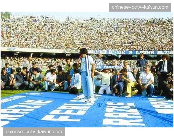 超过两万名球迷参与马德里“西甲传奇慈善跑”活动 超过两万名球迷参与马德里“西甲传奇慈善跑”活动