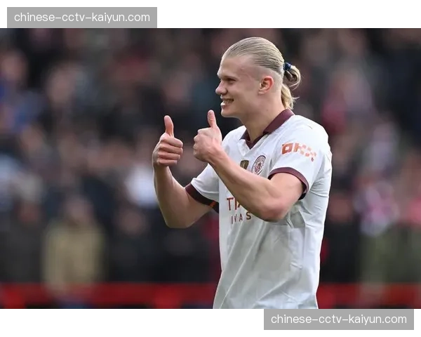 伤愈复出:记录哈兰德在训练场加练射门的瞬间